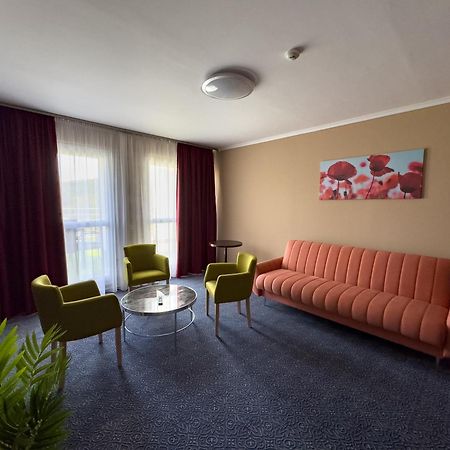 Hotel Aurora ミシュコルツ エクステリア 写真