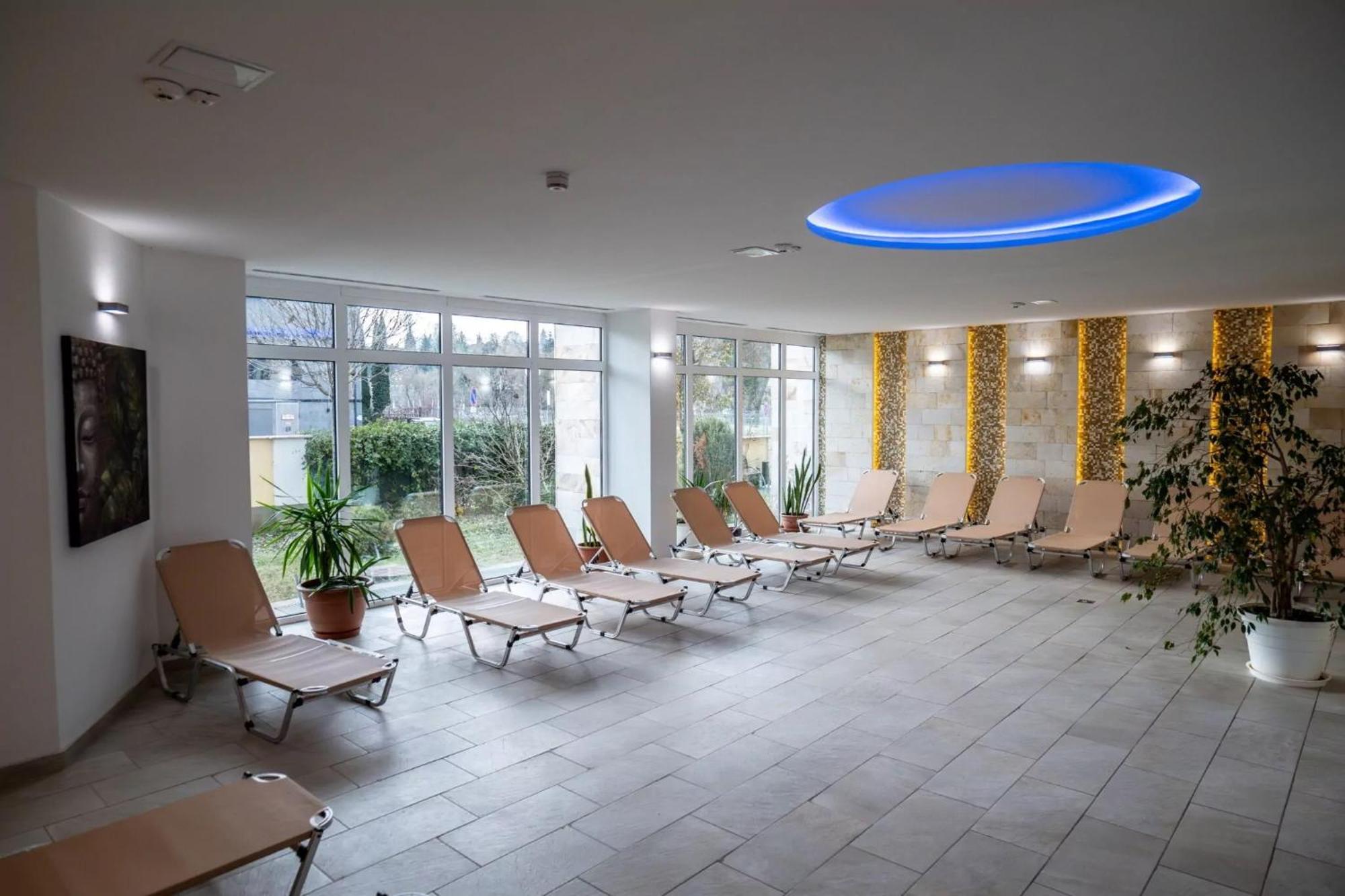 Hotel Aurora ミシュコルツ エクステリア 写真
