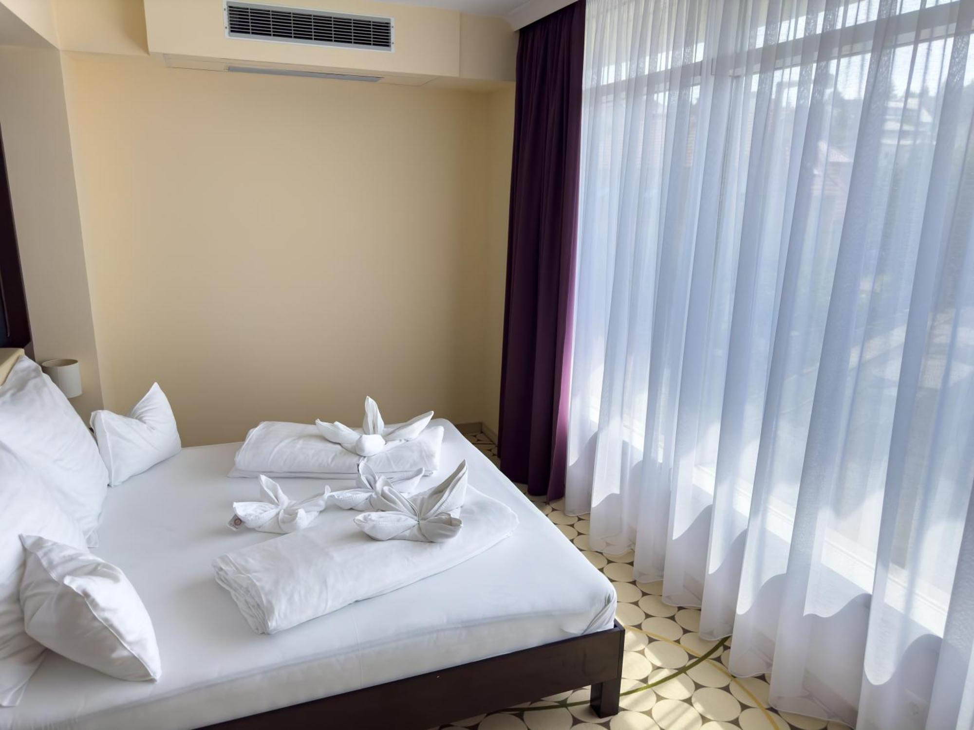 Hotel Aurora ミシュコルツ エクステリア 写真