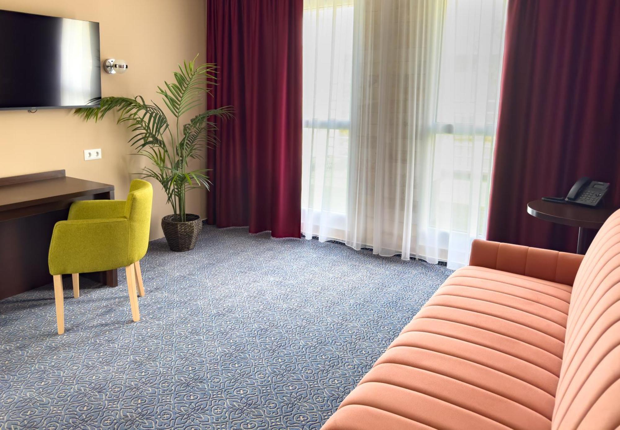 Hotel Aurora ミシュコルツ エクステリア 写真