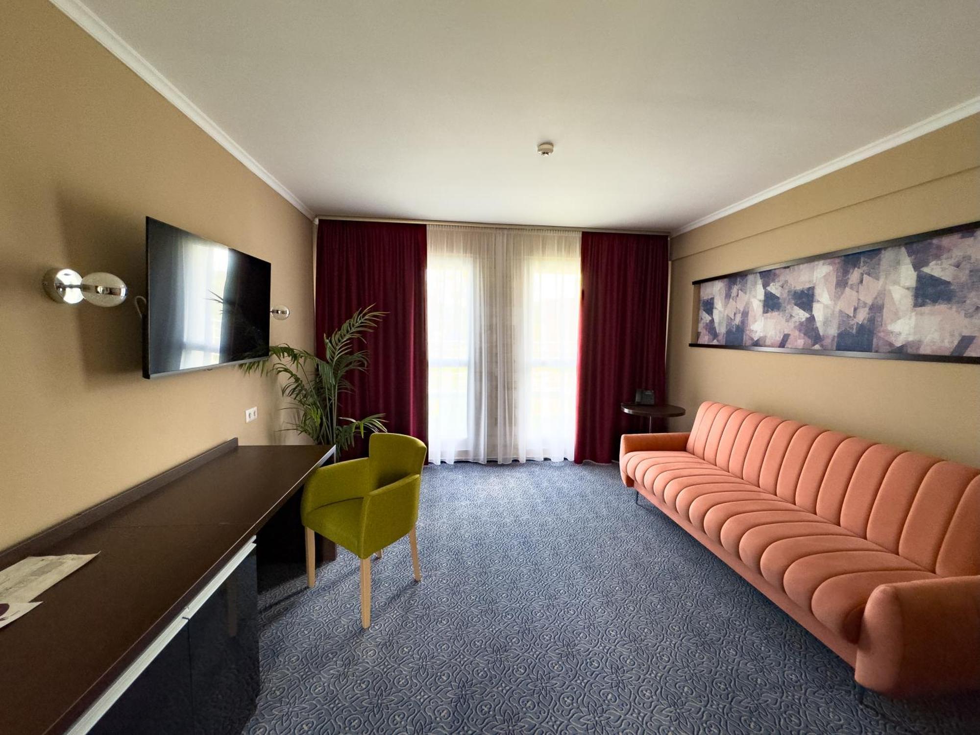 Hotel Aurora ミシュコルツ エクステリア 写真