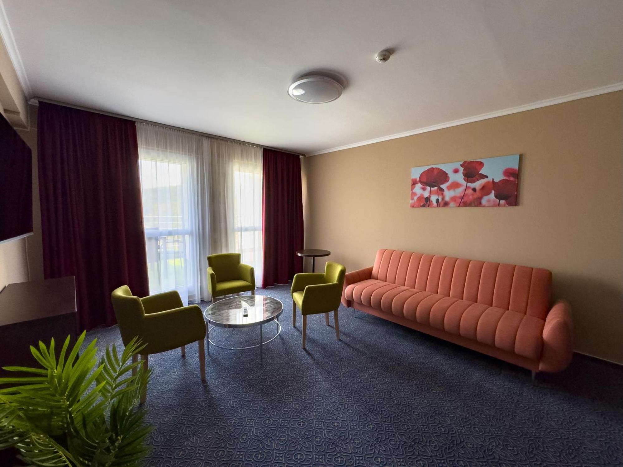 Hotel Aurora ミシュコルツ エクステリア 写真