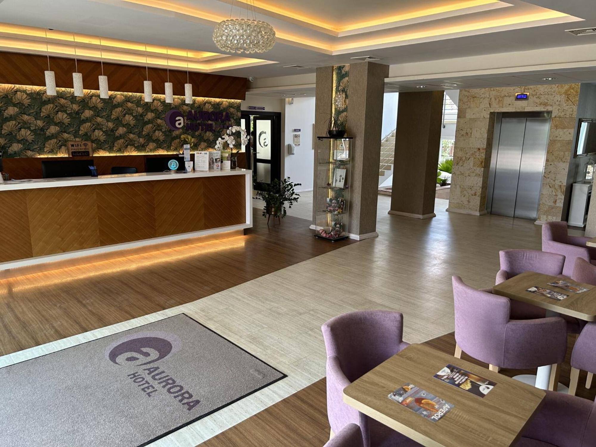 Hotel Aurora ミシュコルツ エクステリア 写真