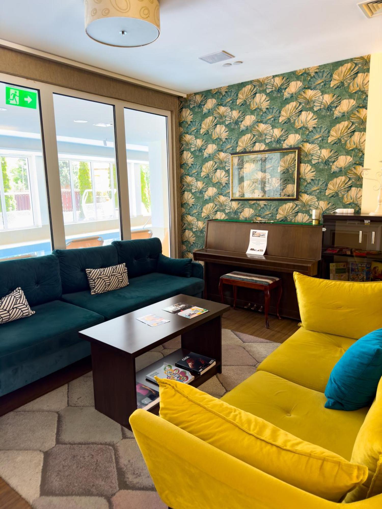 Hotel Aurora ミシュコルツ エクステリア 写真