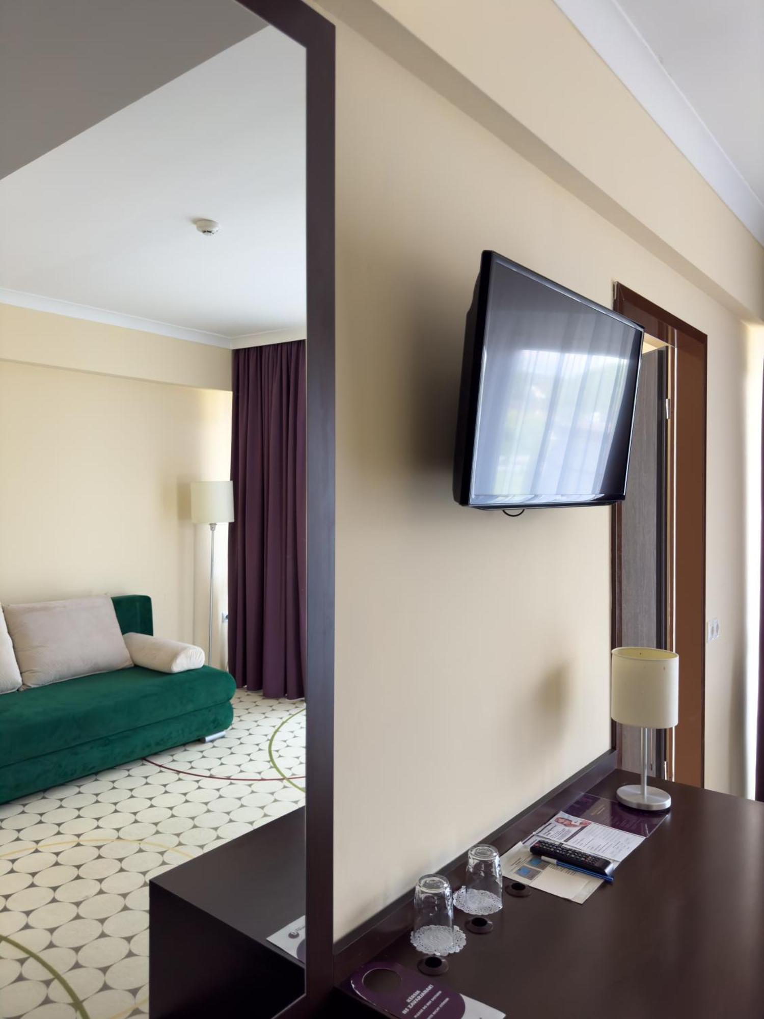 Hotel Aurora ミシュコルツ エクステリア 写真