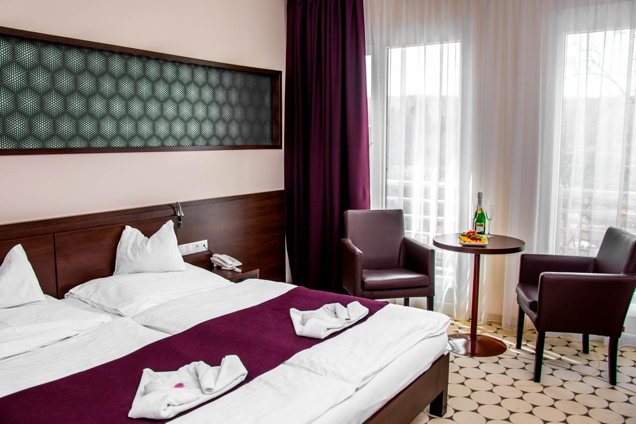 Hotel Aurora ミシュコルツ エクステリア 写真